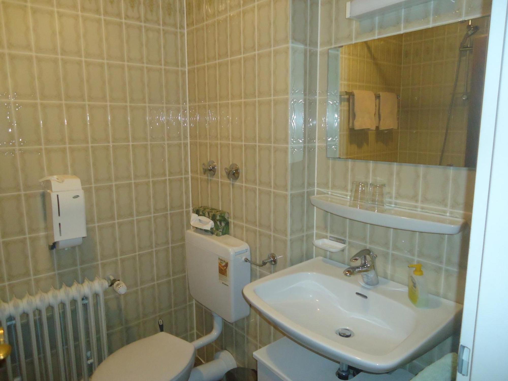 Hotel Boarding House Hohenwart Fuchstal Room photo